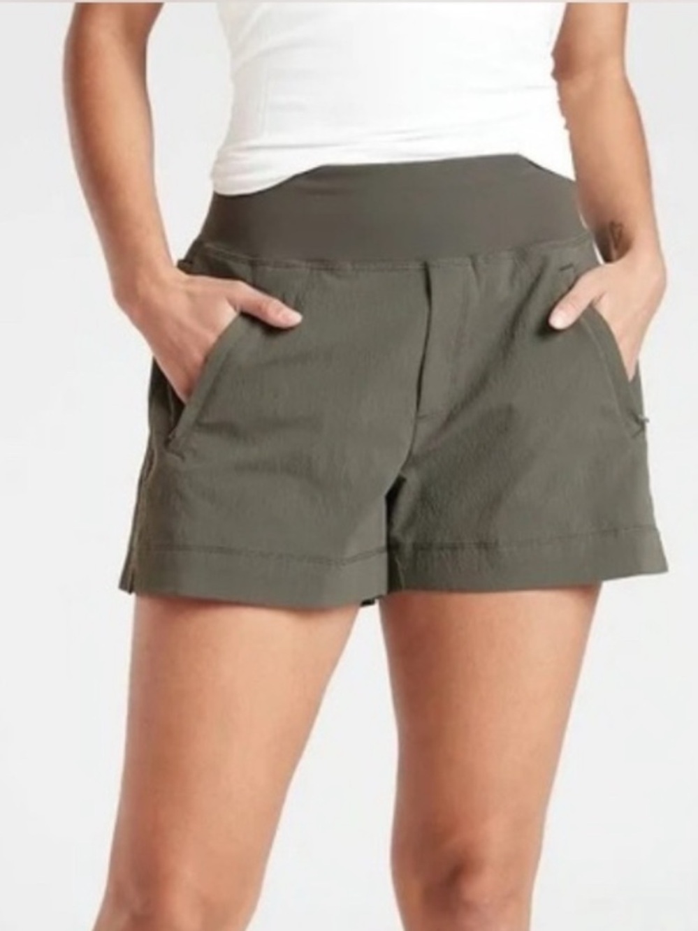 Athleta Trekkie North Short in Olive size 4